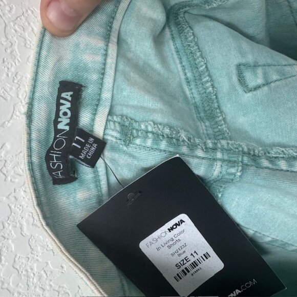 Fashion Nova Women's Light Blue Jean Shorts with‎ Fringe Size 11 NWT - Picture 5 of 8